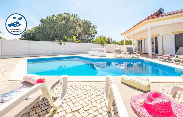 Villa for 12 people, with terrace and garden, with pets in Albufeira
