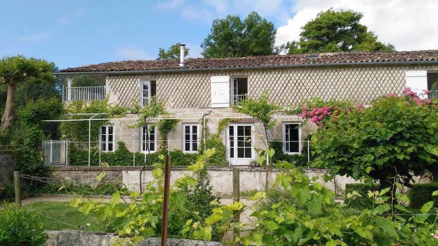Location de vacances pour 6 personnes, avec jardin et vue, adapté aux familles à Jarnac - 2