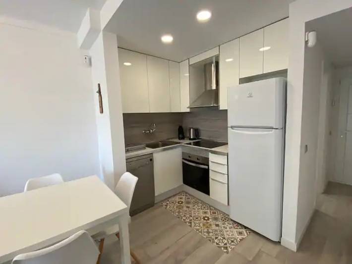 Entire apartment, Apartment 'Montiro' with Mountain View, Wi-Fi and Air Conditioning in l'Escala, Upper Empordà