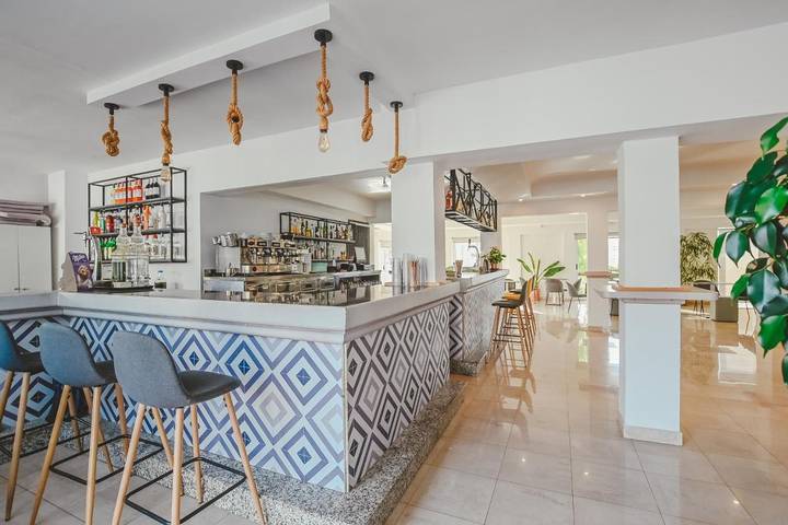 Hôtel pour 3 personnes, avec balcon ainsi que jardin et piscine à Cala Ratjada - 2