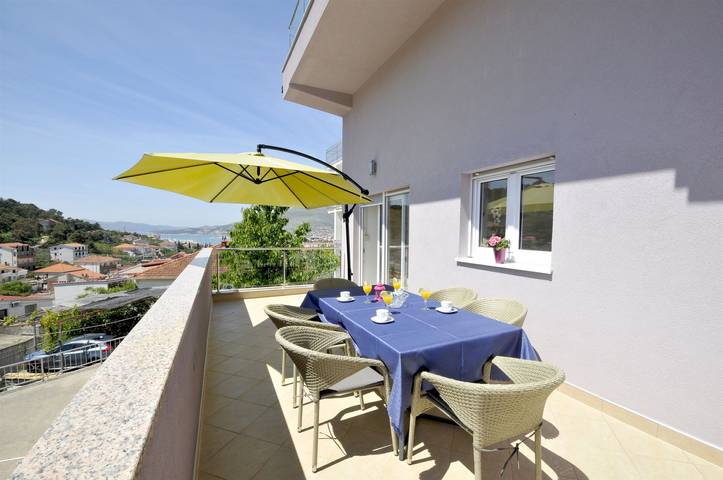 Villa pour 8 personnes, avec jardin et piscine à Trogir - 4