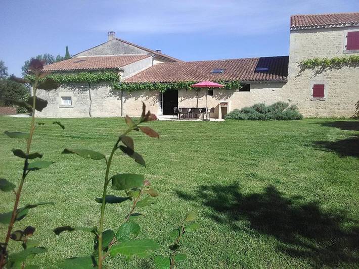 Location de vacances pour 6 personnes, avec piscine et terrasse, animaux acceptés à Chaix