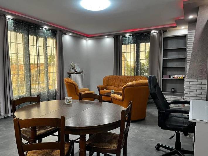 Location de vacances pour 8 personnes, avec terrasse et jardin à La Ferrière-en-Parthenay