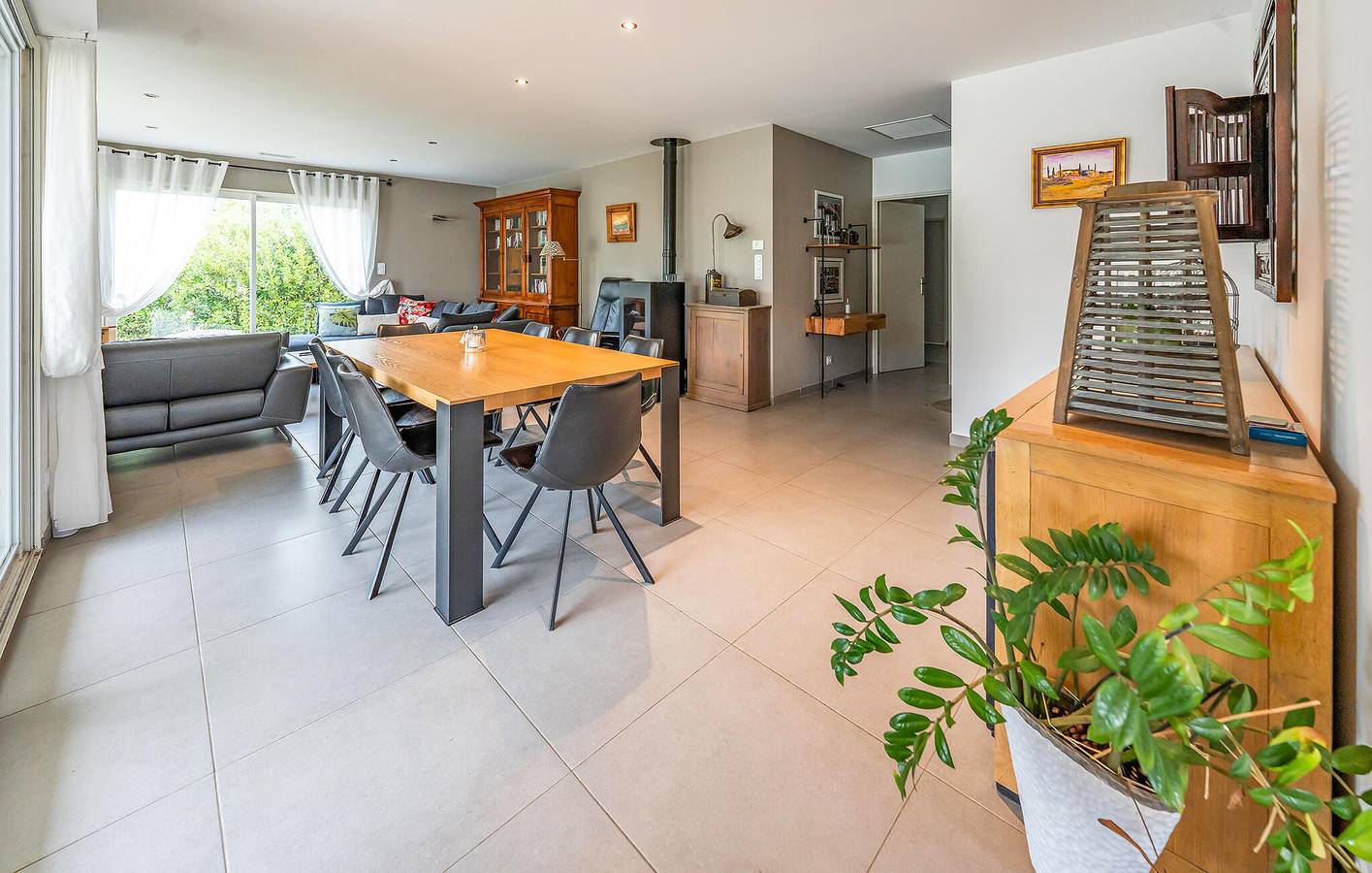 Cozy Apartment with Pool & Garden, 2km from Saumane-de-Vaucluse Center in Saumane-de-Vaucluse, Vaucluse