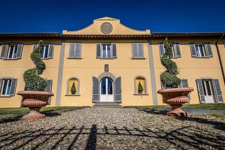 Agriturismo per 18 persone, con Balcone e Terrazza nonché Idromassaggio e Giardino a Fiesole