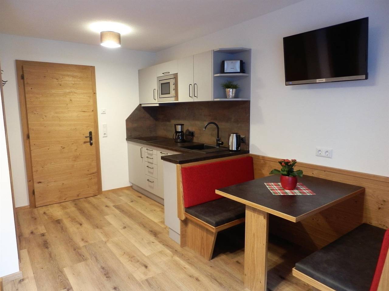 Ganze Ferienwohnung, App. 2 Pers.: 1 Schlafraum, Dusche,Wc in Lechtaler Alpen, Flirsch