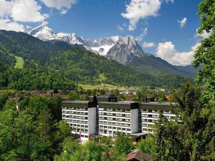 Ferienwohnung für 2 Personen, mit Terrasse und Garten sowie Pool und Sauna in Garmisch-Partenkirchen