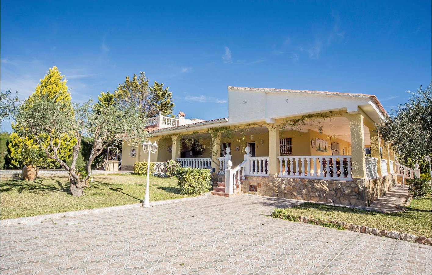 300 Sqft Apartment w/Pool, Parkplatz, AC & Terrasse in la Pobla de Vallbona, Valencia Provinz