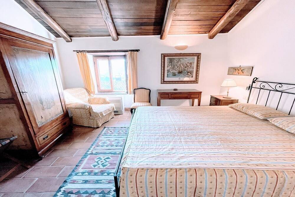 Malerisches Häuschen mit Balkon + Patio / Sitze 4/5 im privaten Dorf in Spoleto, Perugia Provinz