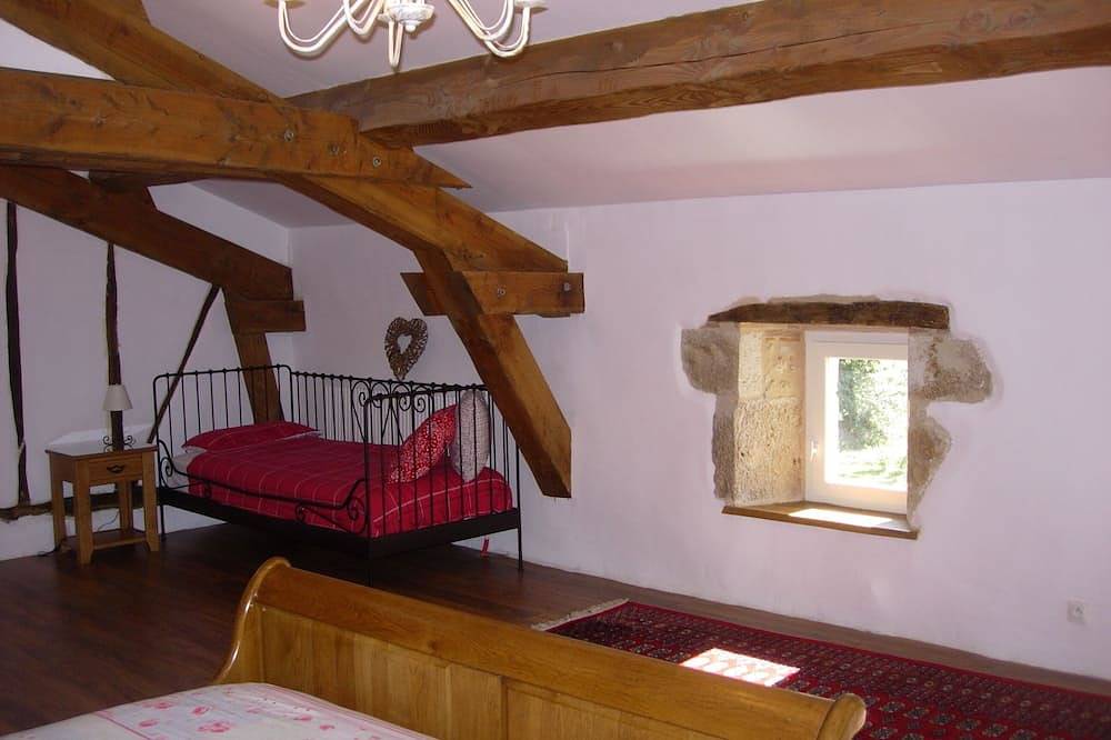 Magnifique maison en pierre, piscine chauffée et vues sur la campagne vallonnée in Gondrin, Gers