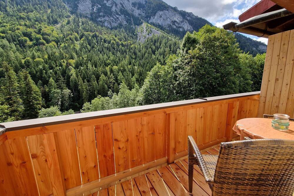 Ganze Wohnung, Ferienwohnung (55 qm) Balkon, separates Schlafzimmer, Wohnküche, Bad/Dusche/Wc, max. 2 Pers. in Ruhpolding, Bayerische Alpen
