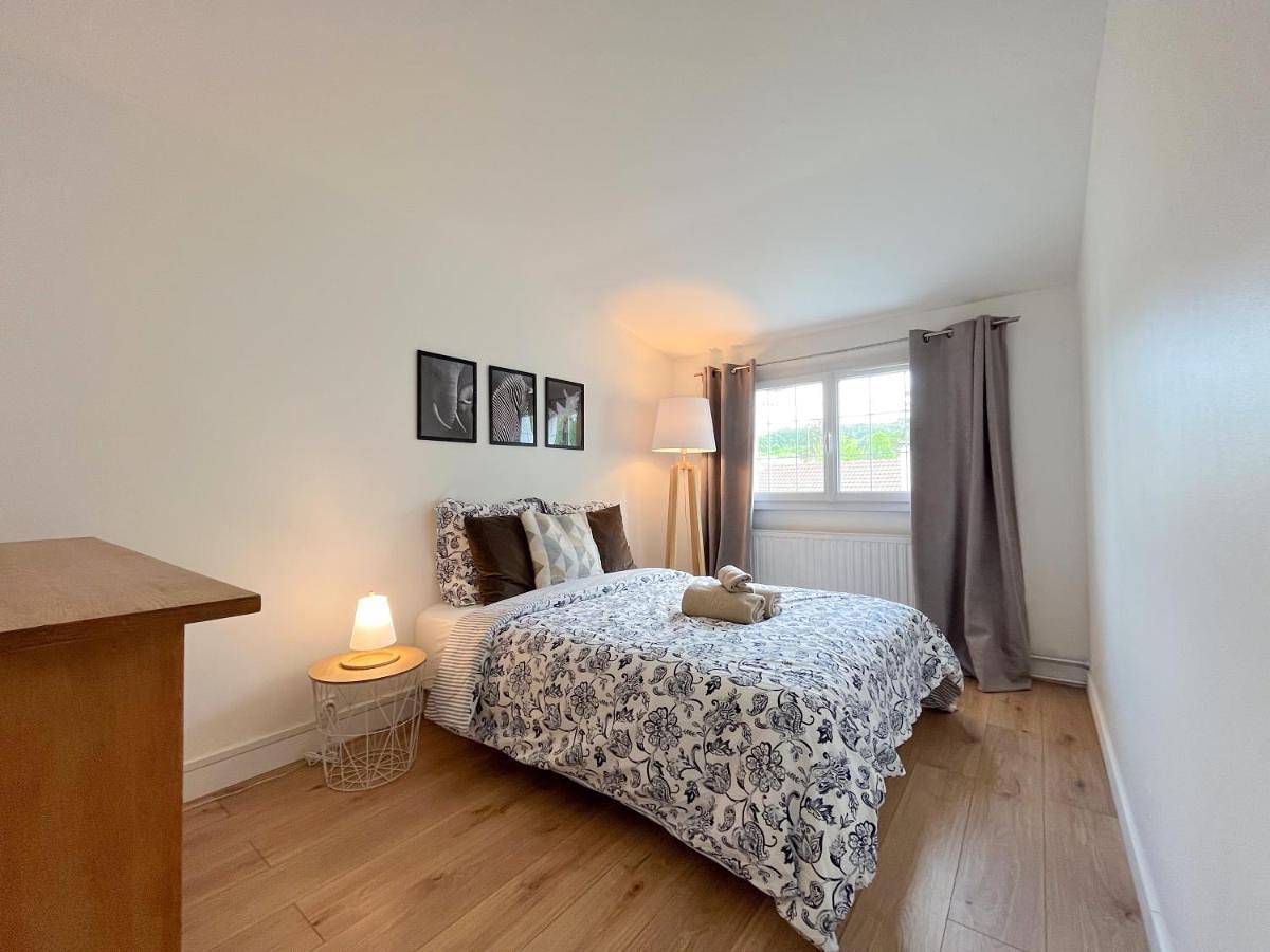 Appartement entier, Four-Bedroom House in Bures-sur-Yvette, Essonne