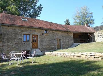 Gîte pour 2 personnes, avec jardin et piscine ainsi que vue sur le lac et terrasse à Vitteaux