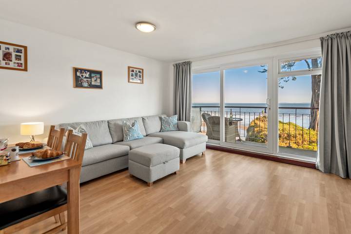 Entire apartment, Life's a Beach - Direct Beach Access, Sea Views in Saundersfoot, Pembrokeshire