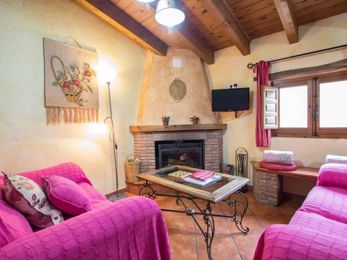 Casa rural para 4 personas, con piscina y jardín en Laroya - 2