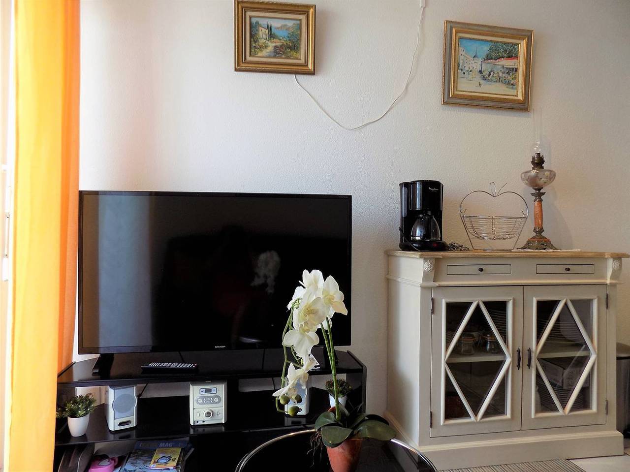 Entire apartment, Royan - Flat in the Heart of the City Centre - Beach at Only 200m in Royan, Côte de Beauté