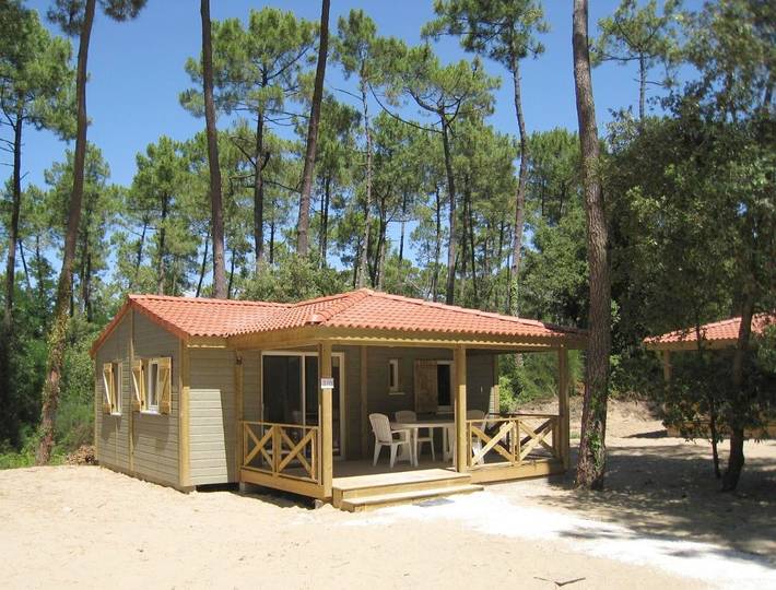 Club vacances pour 6 personnes, avec piscine ainsi que jardin et terrasse en Charente-Maritime