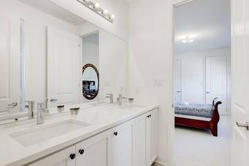 Villa for 14 Guests in Clarington, Ontario, Picture 3