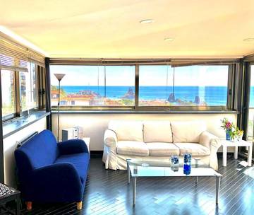 Gîte pour 3 personnes, avec piscine ainsi que vue et terrasse à Aci Castello