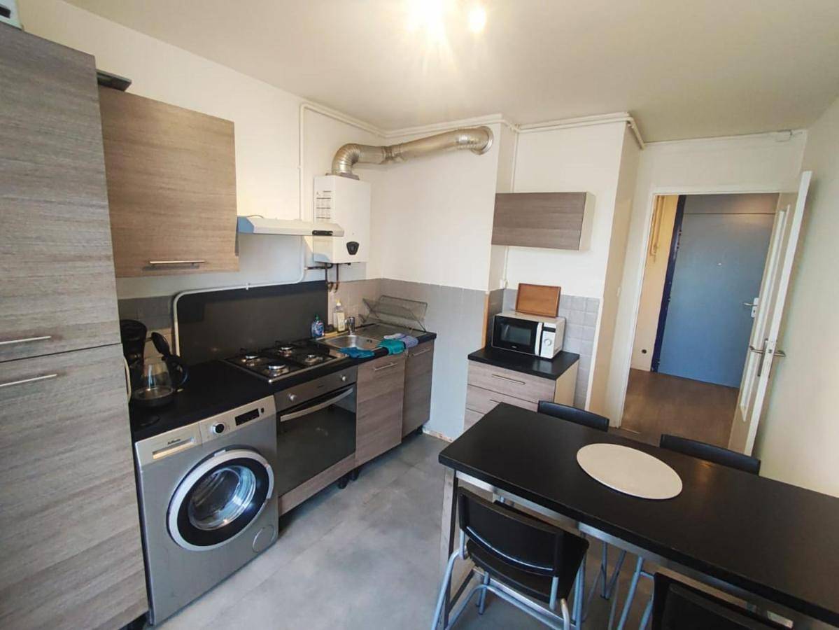 Appartement entier, L'appart de la tour T4 in Pont-de-Chéruy, Région de Vienne