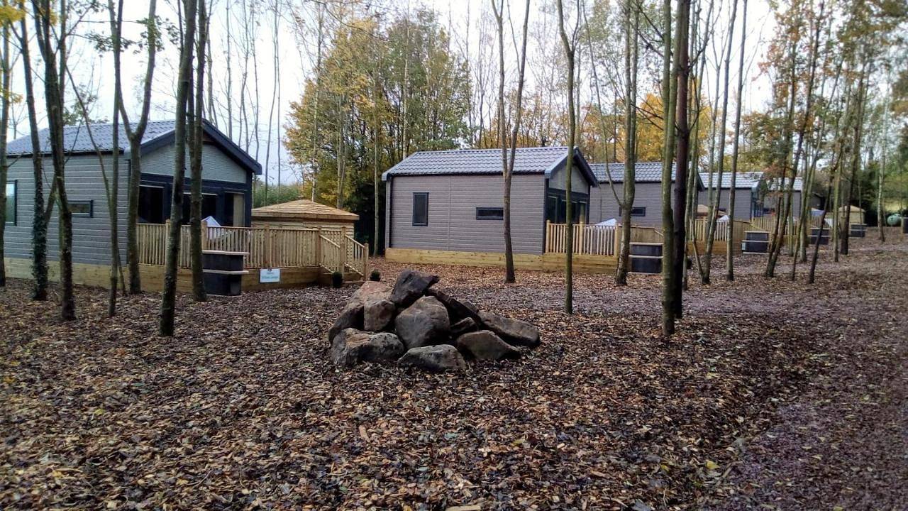 Hawthorn Luxury Woodland Lodge with Hot Tub in Derbyshire