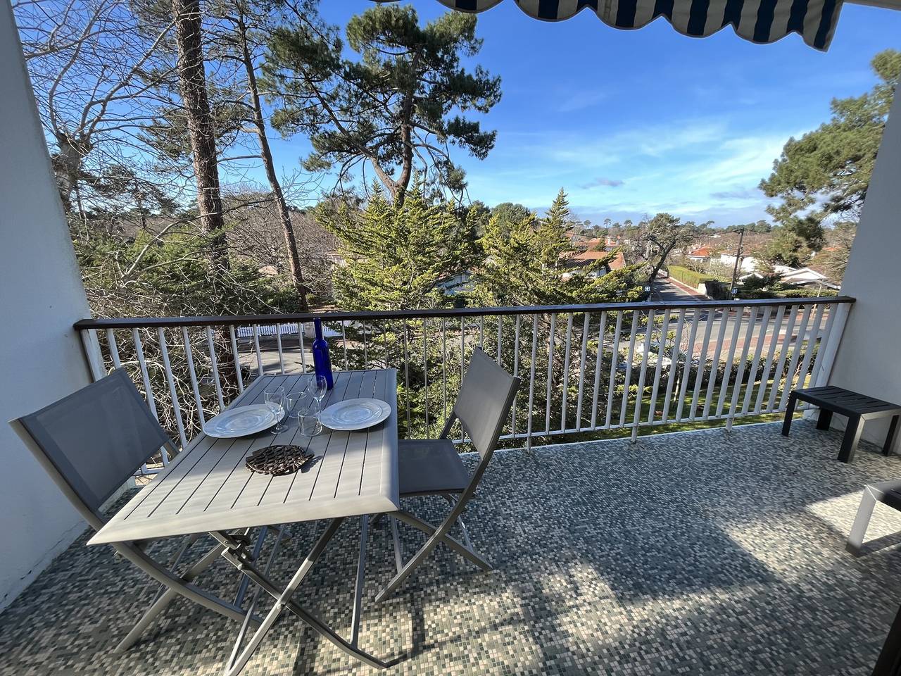 Entire apartment, Charming Apartment in Arcachon with Balcony, Private Parking & Nearby Attractions in Arcachon, Arcachon region