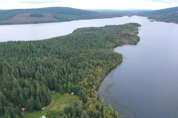 Maison de campagne pour 7 personnes, avec vue sur le lac ainsi que jardin et vue, animaux acceptés à Jokkmokk