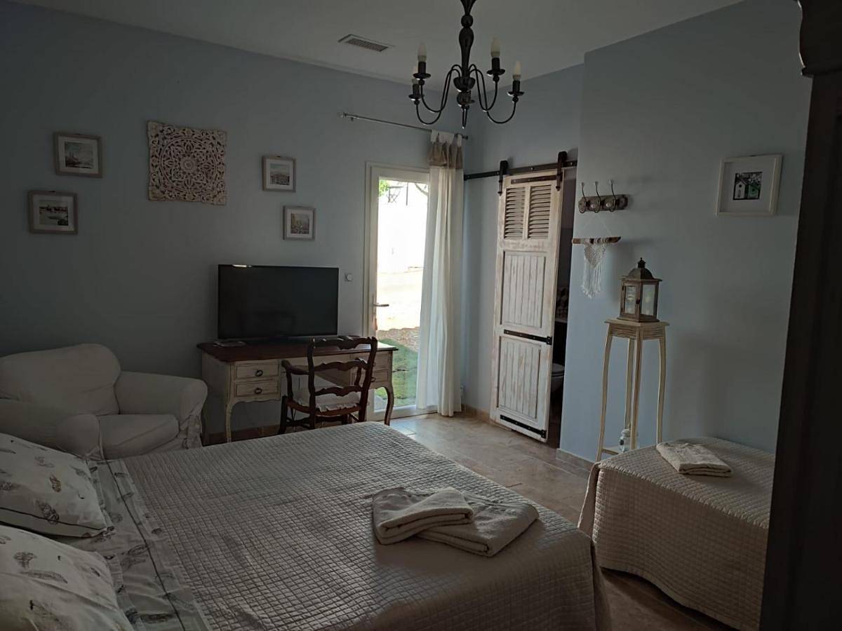 Double Room in Magalas, Côte méditerranéenne (France)