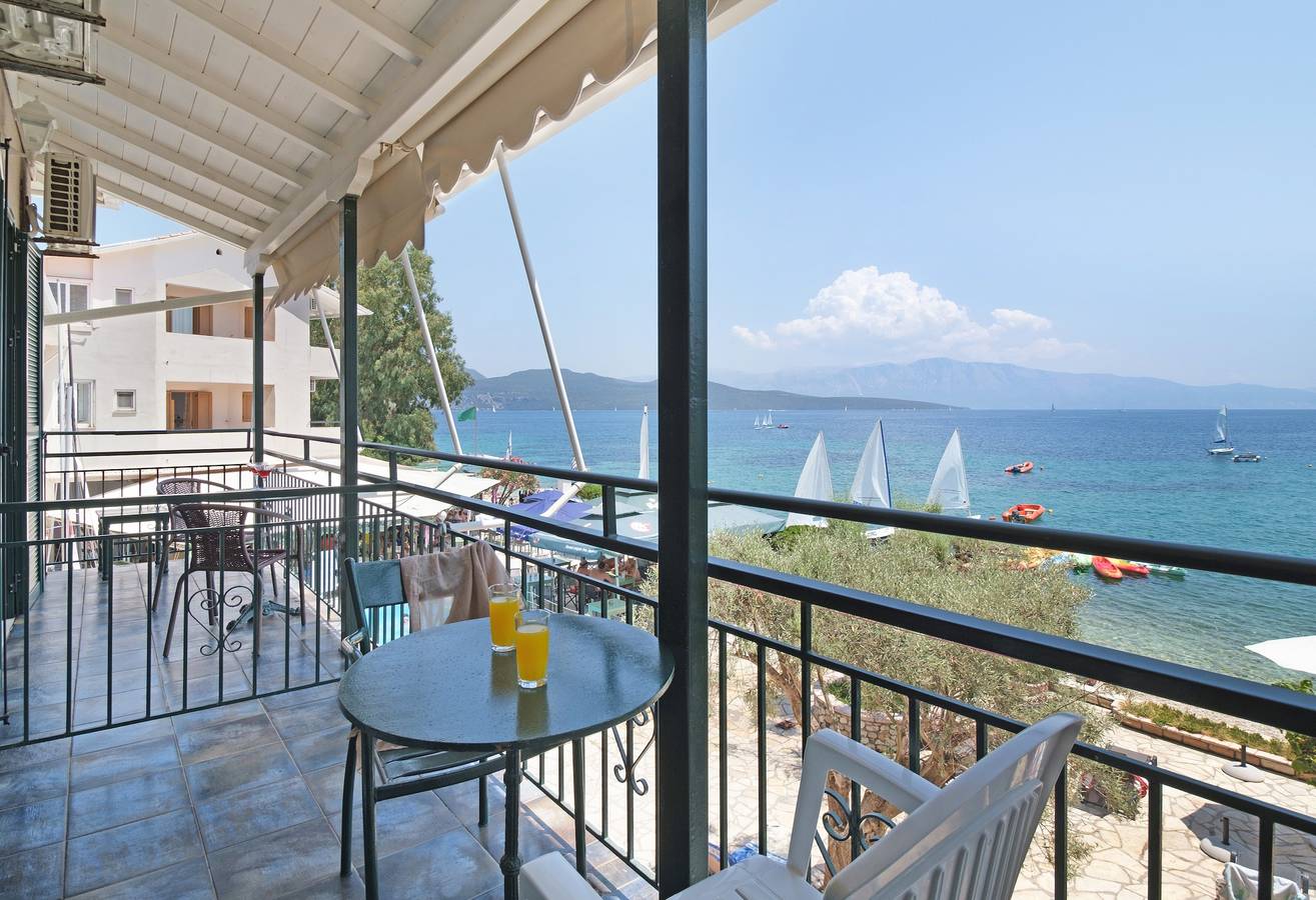 ‘S8 Room’ with Sea View, Wi-Fi and Air Conditioning in Nikiana, Alexandros