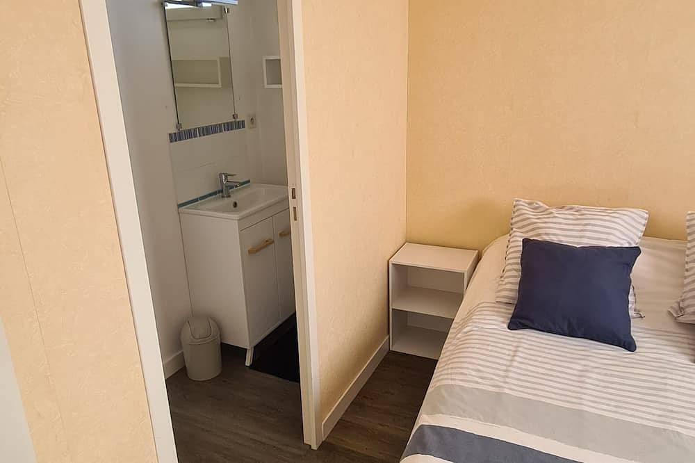 Entire apartment, Beautiful vacation apartment on the Breton coast in Beaussais-sur-Mer, Dinan region