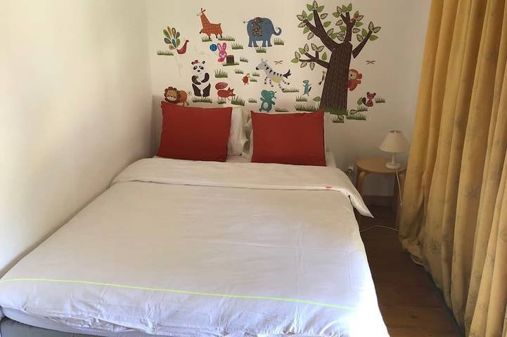 Location de vacances pour 7 personnes, avec terrasse ainsi que piscine et jardin à Ocquerre - 3