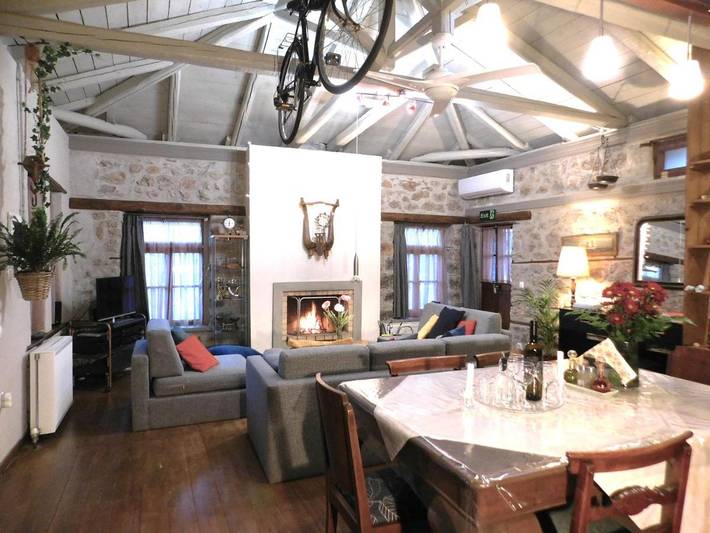 Apartamento para 8 personas, con vistas y jardín, Se admiten mascotas en Delfos