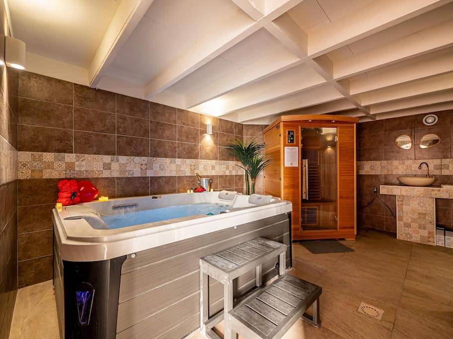 Appartement entier, Three-Bedroom Apartment in Saint-Rambert-d'Albon, Région de Valence