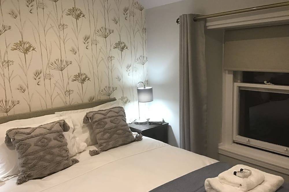 Historic Listed Cottage withconservatory & Garden centre of St Andrews sleeps 6 in St Andrews, Fife region