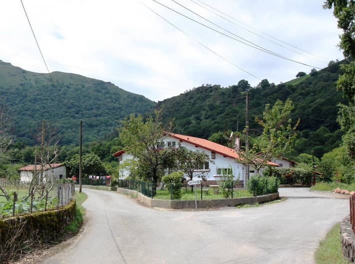 Gîte pour 8 personnes, avec jardin et terrasse, animaux acceptés - 1