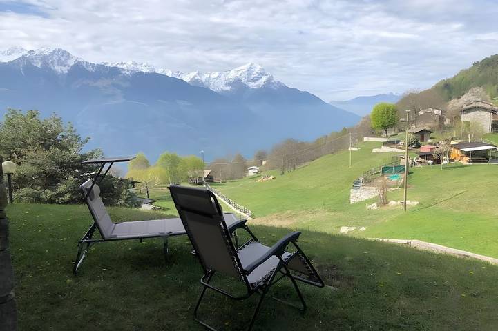 Appartamento intero, Bergoase terrazza sul tetto appartamento per le vacanze Poira Jessi in Mello, Alpi del Bernina