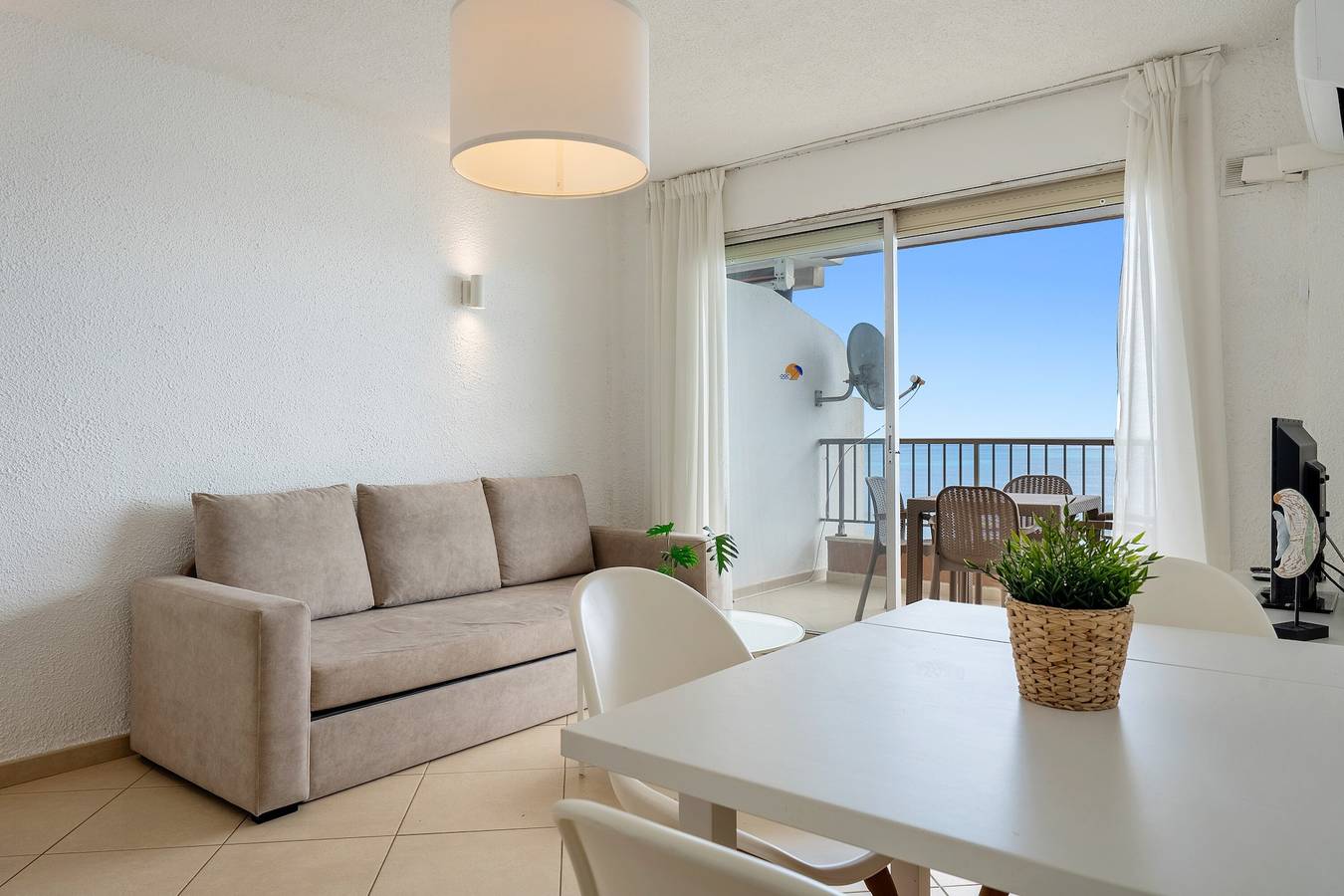 Ganze Wohnung, Ferienwohnung 'Miami Palace I' mit Meerblick, Wlan und Klimaanlage in Miami Playa, Costa Dorada