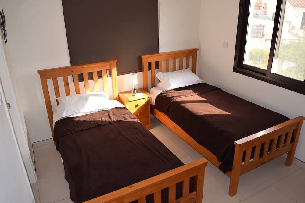 Privater Pool - Alle en-suite - Spielzimmer - Große Sonnenterrasse - Klimaanlage - Wifi in Πισσούρι, Südzypern