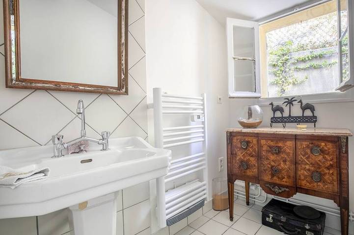 Location de vacances pour 10 personnes, avec jardin et terrasse à Saint-Marc-Jaumegarde - 4