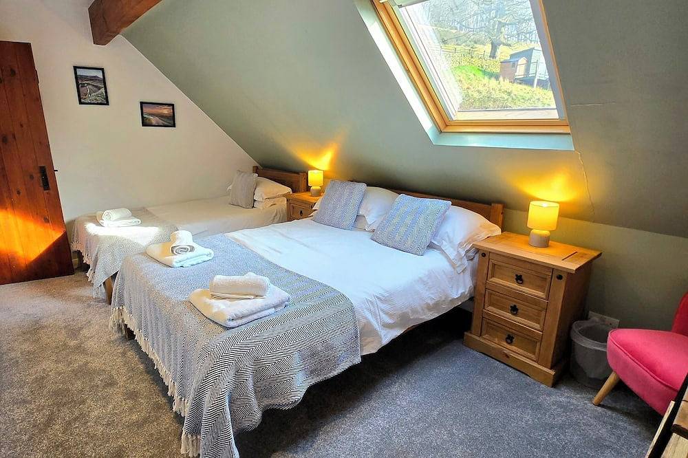 Charmantes Cottage mit Blick auf den Peak District und beheiztem Innenpool in Derbyshire