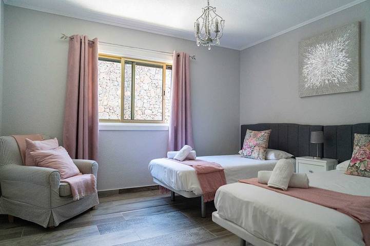 Jolie villa de 3 chambres et 2 salles de bains à Chayofa, avec jacuzzi spa in Chayofa, Arona
