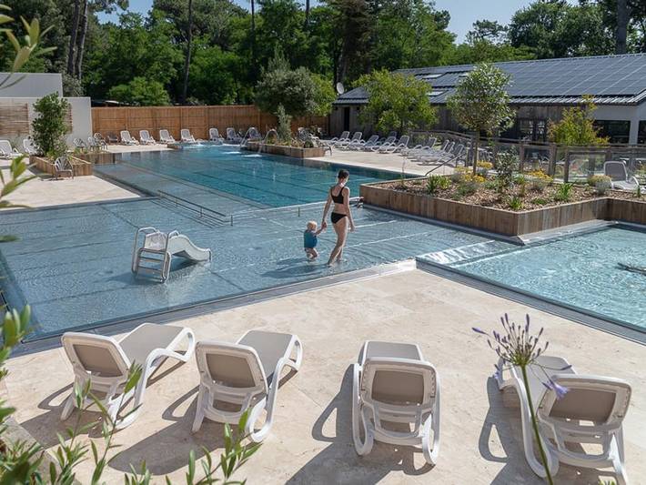 Camping pour 6 personnes, avec bassin pour enfant dans Vallée de la Loire