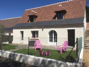 Gîte pour 4 personnes, avec jardin ainsi que jacuzzi et sauna, adapté aux familles à Luynes