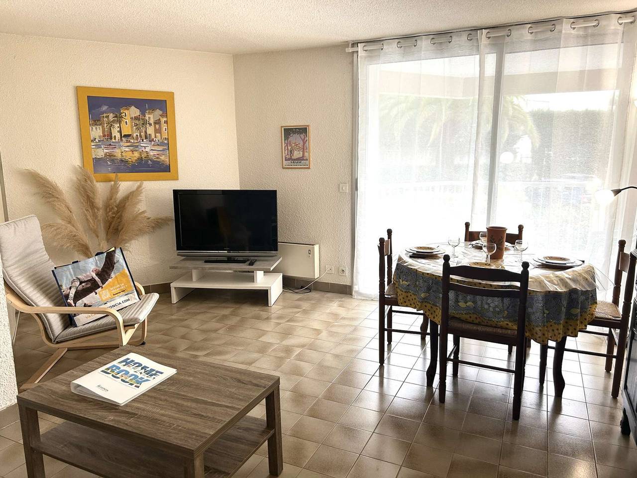 Appartement entier, Appartement T3 avec terrasse et garage proche mer – Saint-Raphaël in Saint-Raphaël, Massif de l'Esterel