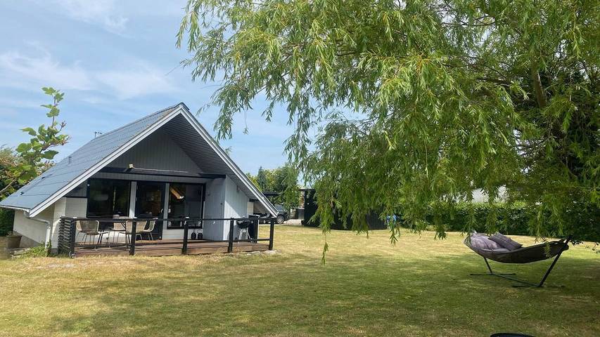 Ferieudlejning for 5 personer, med have i Enø