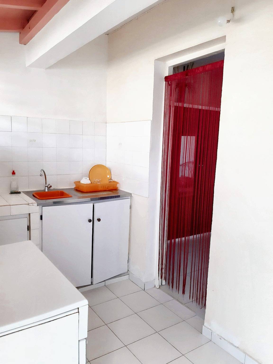 Estudio entero, Estudio cómodo en Les Abymes, 28 m², cerca de las playas. in Les Abymes, Guadalupe