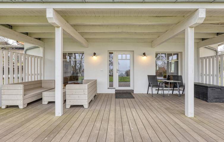 Ferienwohnung für 4 Personen, mit Terrasse und Seeblick in Zehna
