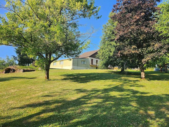 Ferienhaus 'Gîte Lauberoye' mit privater Terrasse, privatem Garten und WLAN in Saint-Pierremont, Ardennen
