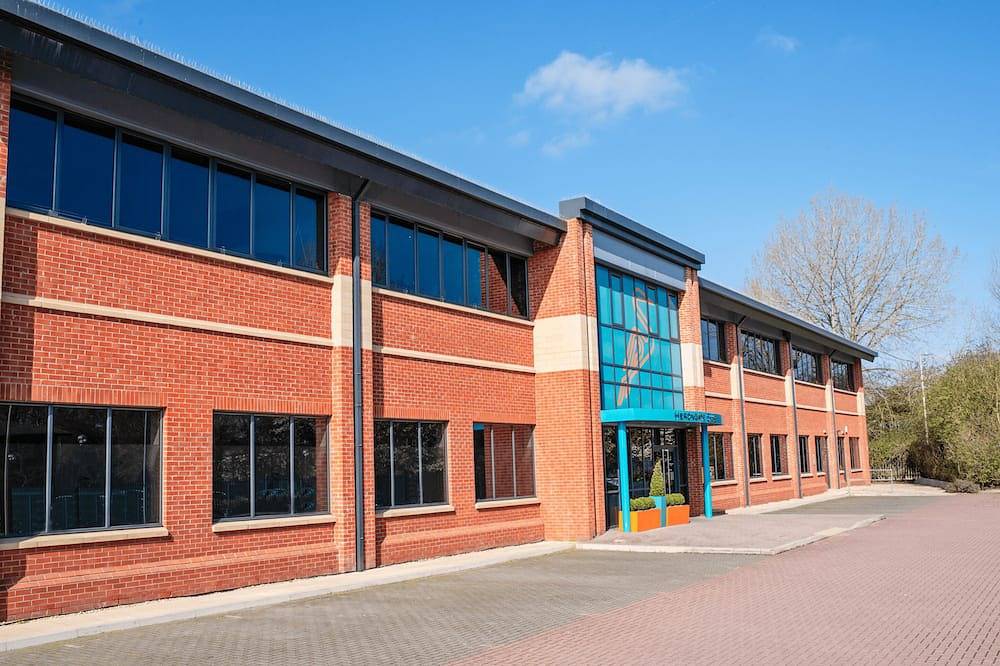 Appartement entier, Robin-Moderne-Appartement-Salle de bain privée-Vue sur Rue in Hungerford, Berkshire