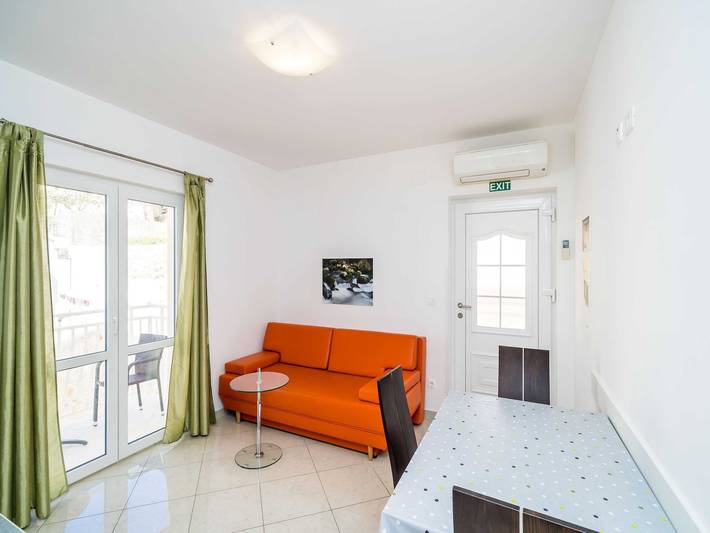 Ferienwohnung für 4 Personen, mit Pool und Balkon in Plat